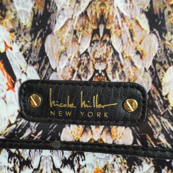 Nicole Miller Feather Print Clutch Wallet  PRISTINE - Picture 3 of 6